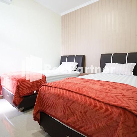 Fazza Syariah Mitra Reddoorz Hotell Jakarta Exteriör bild