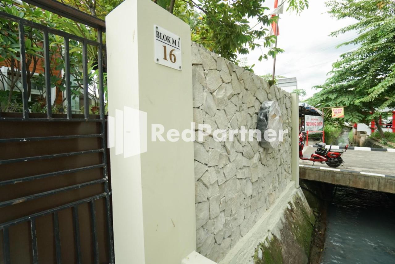 Fazza Syariah Mitra Reddoorz Hotell Jakarta Exteriör bild