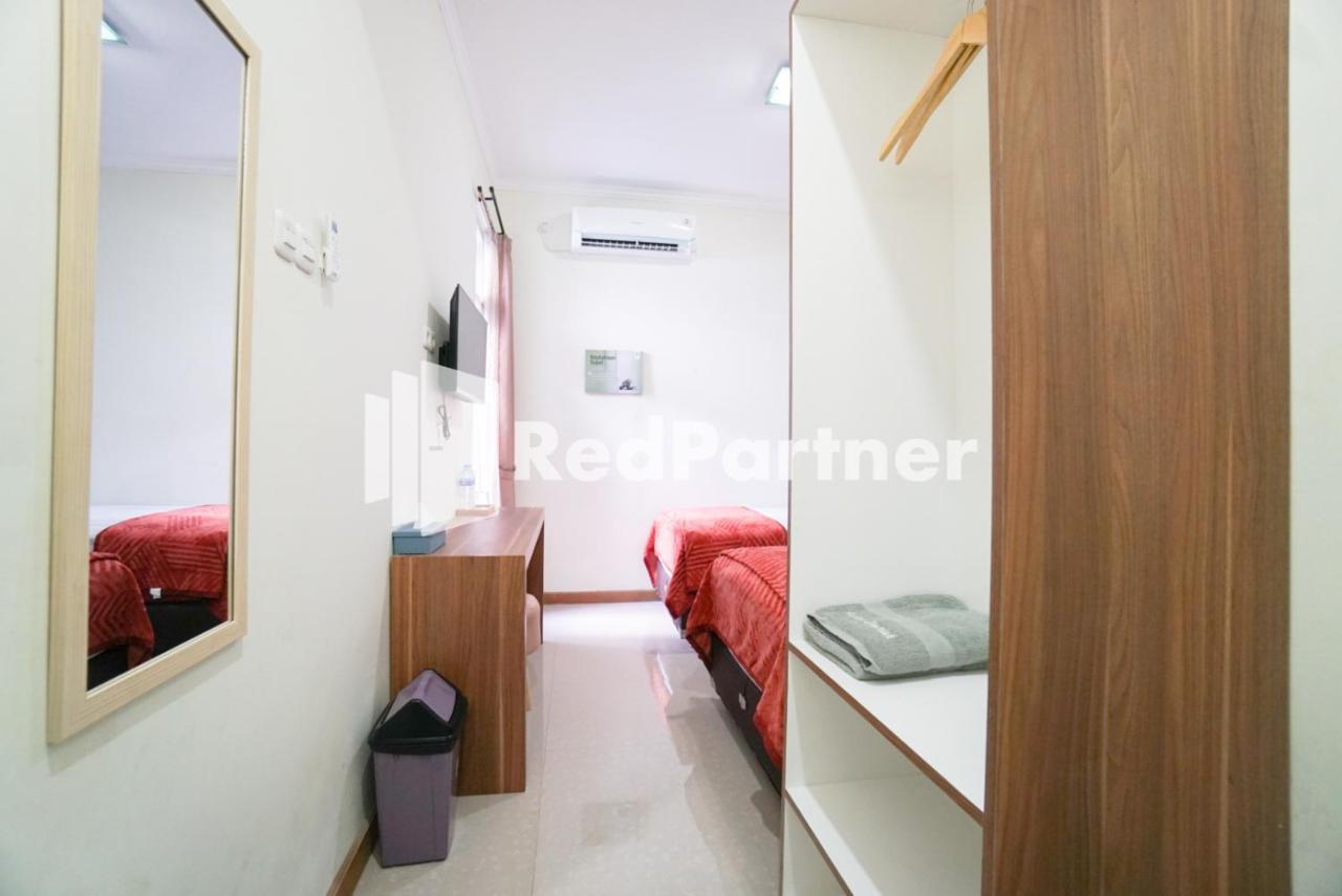Fazza Syariah Mitra Reddoorz Hotell Jakarta Exteriör bild