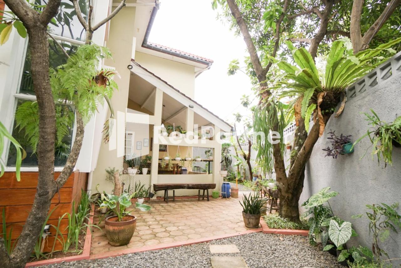 Fazza Syariah Mitra Reddoorz Hotell Jakarta Exteriör bild